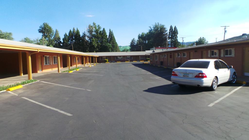 Relax Inn Yreka Exterior photo