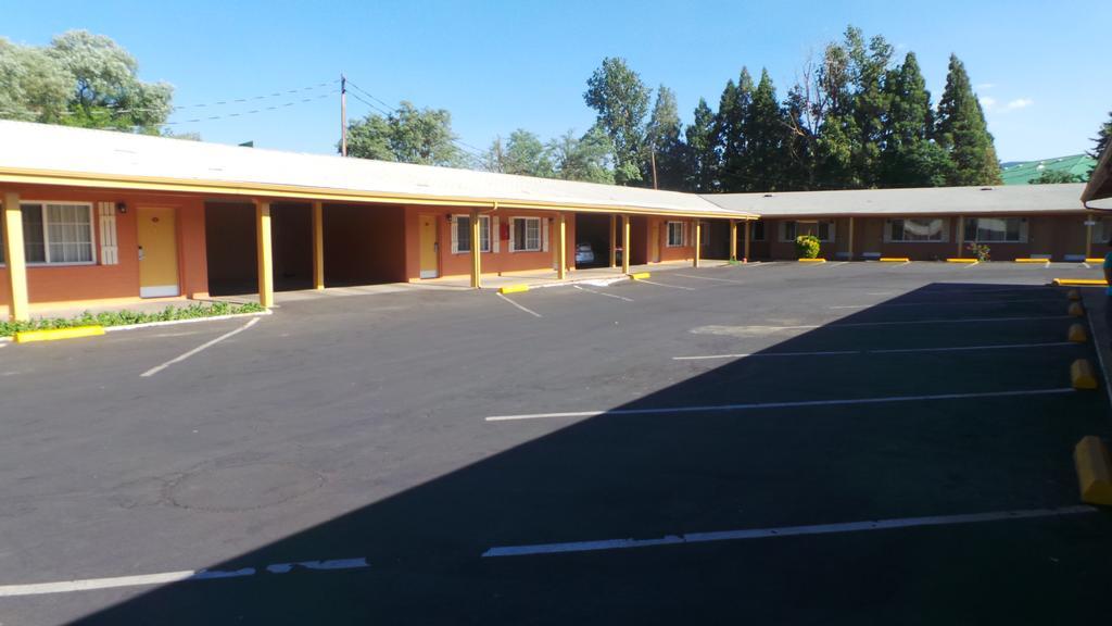 Relax Inn Yreka Exterior photo