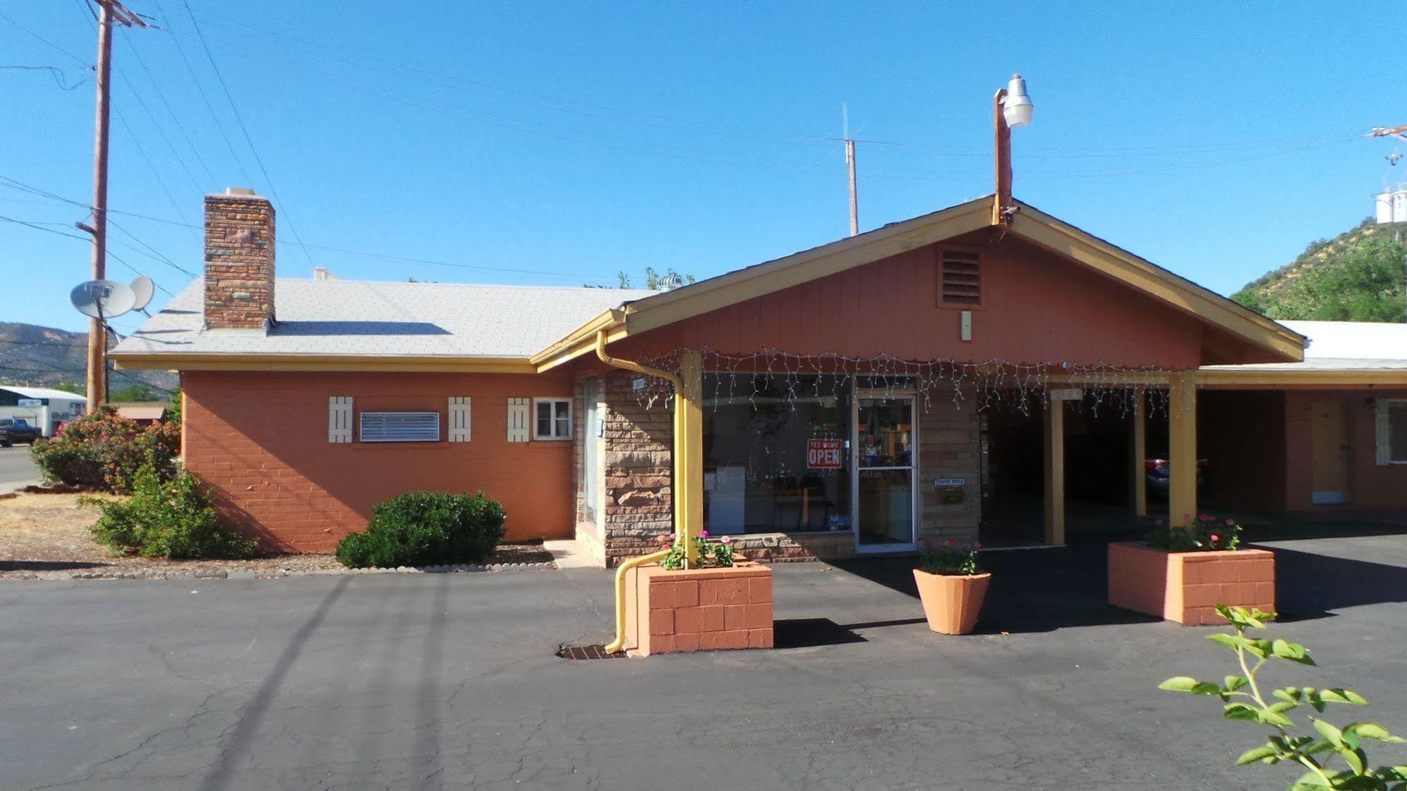 Relax Inn Yreka Exterior photo
